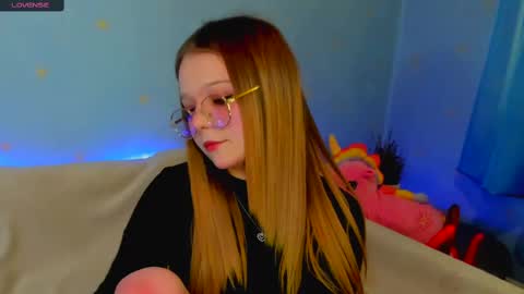 MelMooon online show from 02.10.25