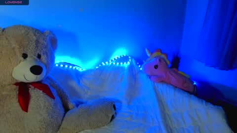 MelMooon online show from 02.26.25