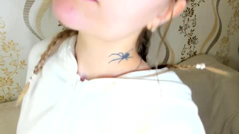 MelMooon online show from 10.11.25