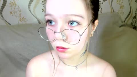 MelMooon online show from 01.05.26