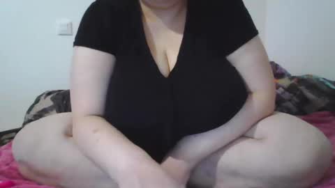 Snapshot of melobigboobs chatting on 12.26.24 melobigboobs online show from 12.26.24