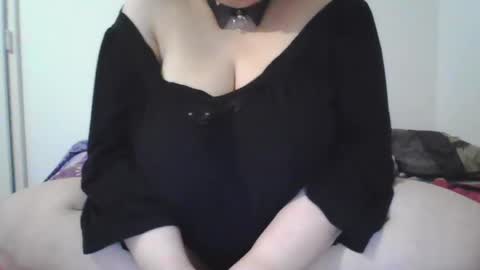 Snapshot of melobigboobs chatting on 01.06.25 melobigboobs online show from 01.06.25