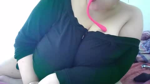 Snapshot of melobigboobs chatting on 01.07.25 melobigboobs online show from 01.07.25