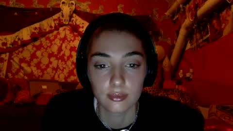 Snapshot of melodicknowledge chatting on 01.04.25 Majesty 3 online show from 01.04.25