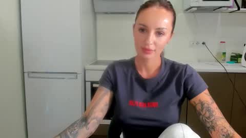 Snapshot of melodyhewit chatting on 05.28.26 Masha online show from 05.28.26