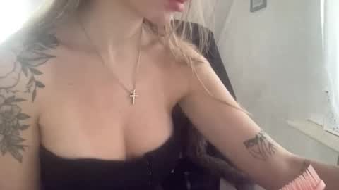 Melodie Sweet online show from 11.30.25