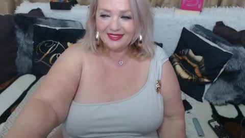 Snapshot of melyssamilfxxx chatting on 05.23.26 melyssamilfxxx online show from 05.23.26