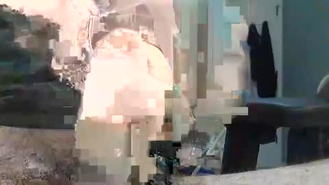 Snapshot of menuke chatting on 01.04.25 Manuke online show from 01.04.25