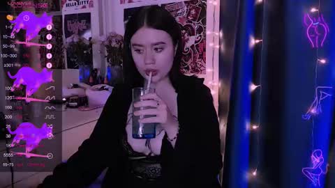 Snapshot of meow_marie chatting on 10.28.25 meow marie online show from 10.28.25