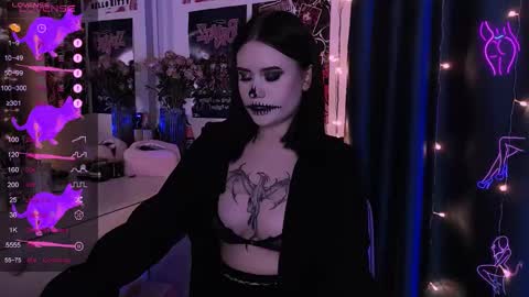 Snapshot of meow_marie chatting on 10.30.25 meow marie online show from 10.30.25