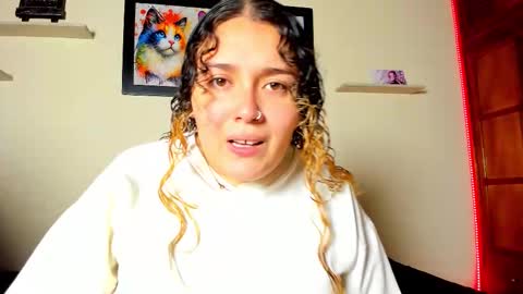 Snapshot of meredit_cristi23 chatting on 01.11.26 CRISTI AND MEREDIT online show from 01.11.26