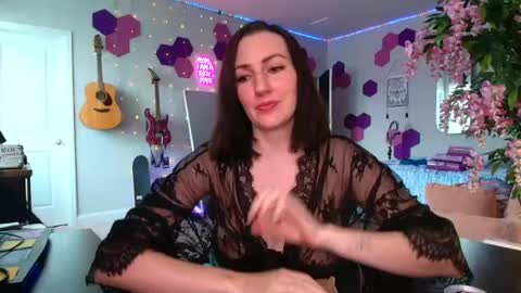 Snapshot of meredithbae chatting on 06.08.26 Meredith Bae online show from 06.08.26