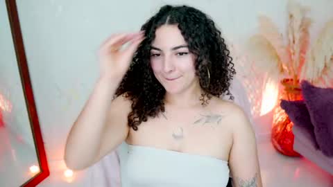 Snapshot of merida_bell18 chatting on 05.14.26 Merida Bell online show from 05.14.26