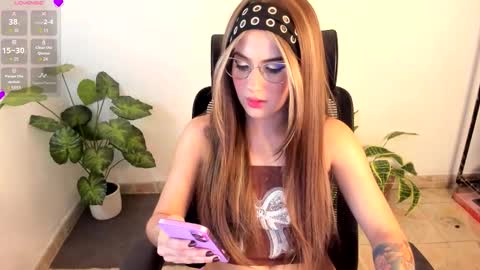 laura 3 i am independent model online show from 10.23.25