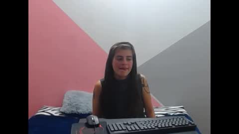 Snapshot of merily_duff chatting on 11.04.25 MERILY online show from 11.04.25