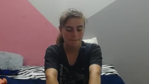 Snapshot of merily_duff chatting on 11.20.25 MERILY online show from 11.20.25