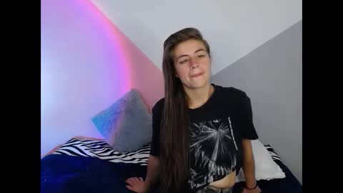 Snapshot of merily_duff chatting on 11.26.25 MERILY online show from 11.26.25