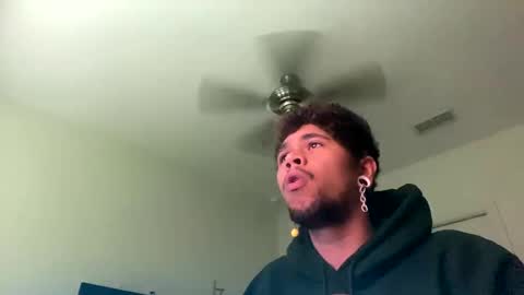 Snapshot of merlinharriss chatting on 02.12.25 Merlinz Magic online show from 02.12.25