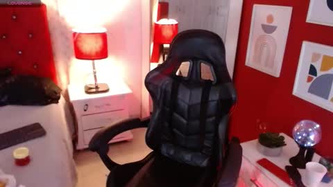 Snapshot of merly_chica chatting on 11.11.25 merly online show from 11.11.25