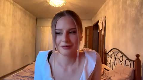 Snapshot of merrileesmoldt chatting on 06.25.26 Stefani online show from 06.25.26