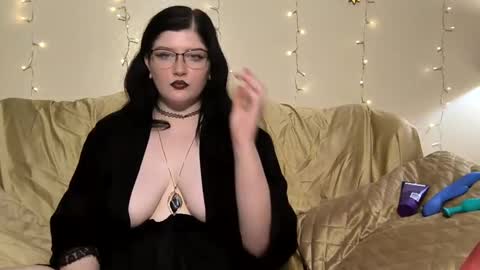 Lia online show from 10.21.25