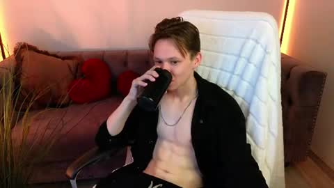 Snapshot of meverik_oushen chatting on 07.16.26 MEVERIK OUSHEN online show from 07.16.26