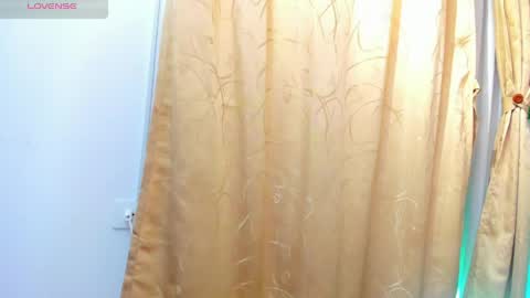 Mia online show from 04.28.26
