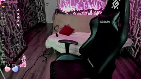 Mia  GMT7 Mon Tue Wen Thur 1000am-0300pm Sat 0300am-0900am online show from 01.11.25