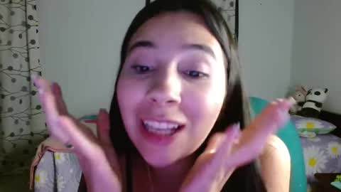 Snapshot of mia__lopez_ chatting on 03.04.25 Mia online show from 03.04.25