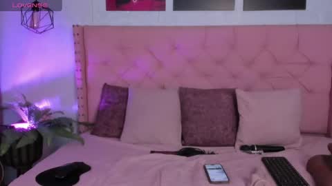 Mia online show from 04.15.26