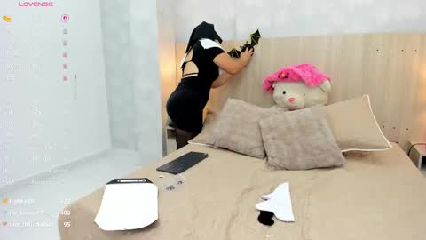 Mia Aristizabal online show from 10.30.25