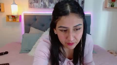 M I A  A Y R A online show from 11.22.25