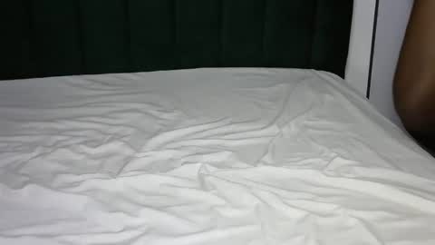 aishah petite online show from 02.02.25