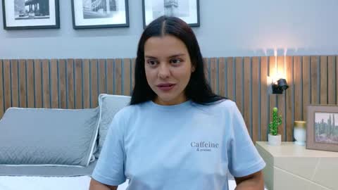 Mia Bellefort online show from 02.06.26