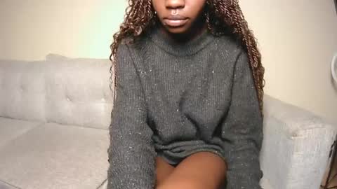 Snapshot of mia_bellie2 chatting on 05.18.26 mia_bellie2 online show from 05.18.26