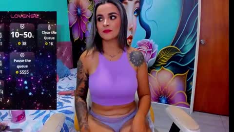Snapshot of mia_bigtits_17 chatting on 12.28.24 Mia online show from 12.28.24