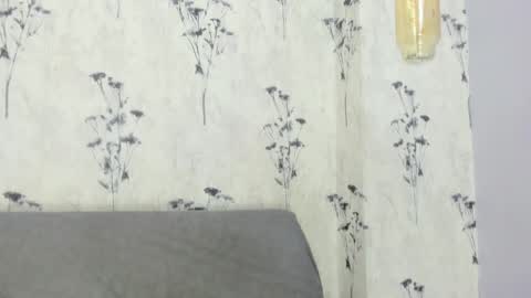 Mia  online show from 01.04.25