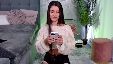 Snapshot of mia_carter99 chatting on 01.12.25 Freya Allen online show from 01.12.25