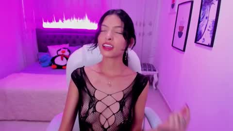 Mia online show from 11.26.25