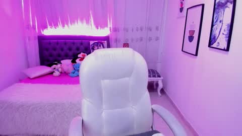 Mia online show from 12.03.25