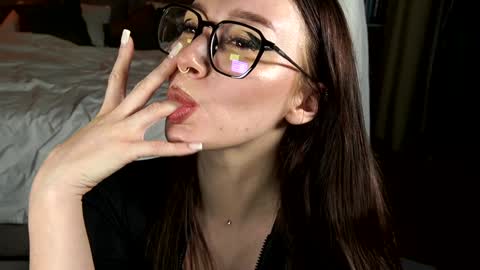 Mia and friends online show from 01.09.25