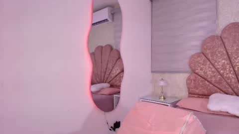 Snapshot of mia_collenss chatting on 06.24.26 Mia online show from 06.24.26