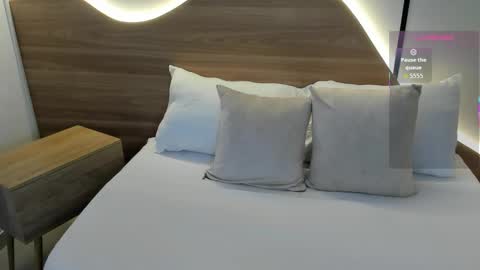 M I A  online show from 11.21.25