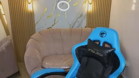 mia_collins_b online show from 11.29.25