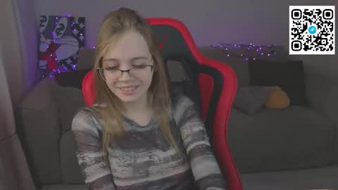 Snapshot of mia_dixson chatting on 10.07.25 Mia online show from 10.07.25