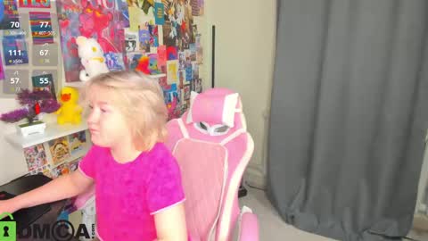 Snapshot of mia_ferd chatting on 05.04.26 Mia online show from 05.04.26