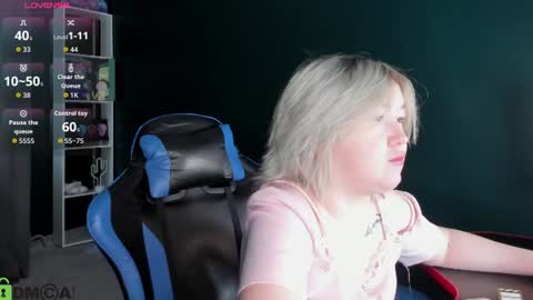 Snapshot of mia_ferd chatting on 06.16.26 Mia online show from 06.16.26