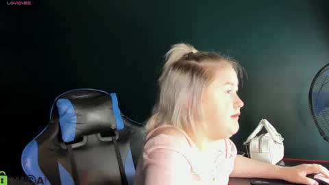 Snapshot of mia_ferd chatting on 06.17.26 Mia online show from 06.17.26