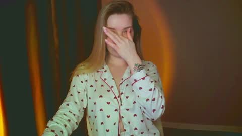 Snapshot of mia_fleur_ chatting on 12.26.24 Mia online show from 12.26.24