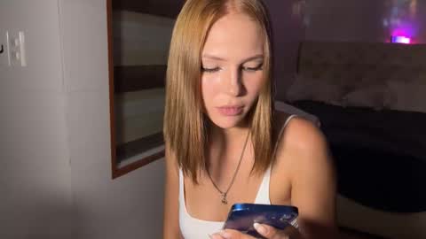 mia_floo online show from 11.10.25